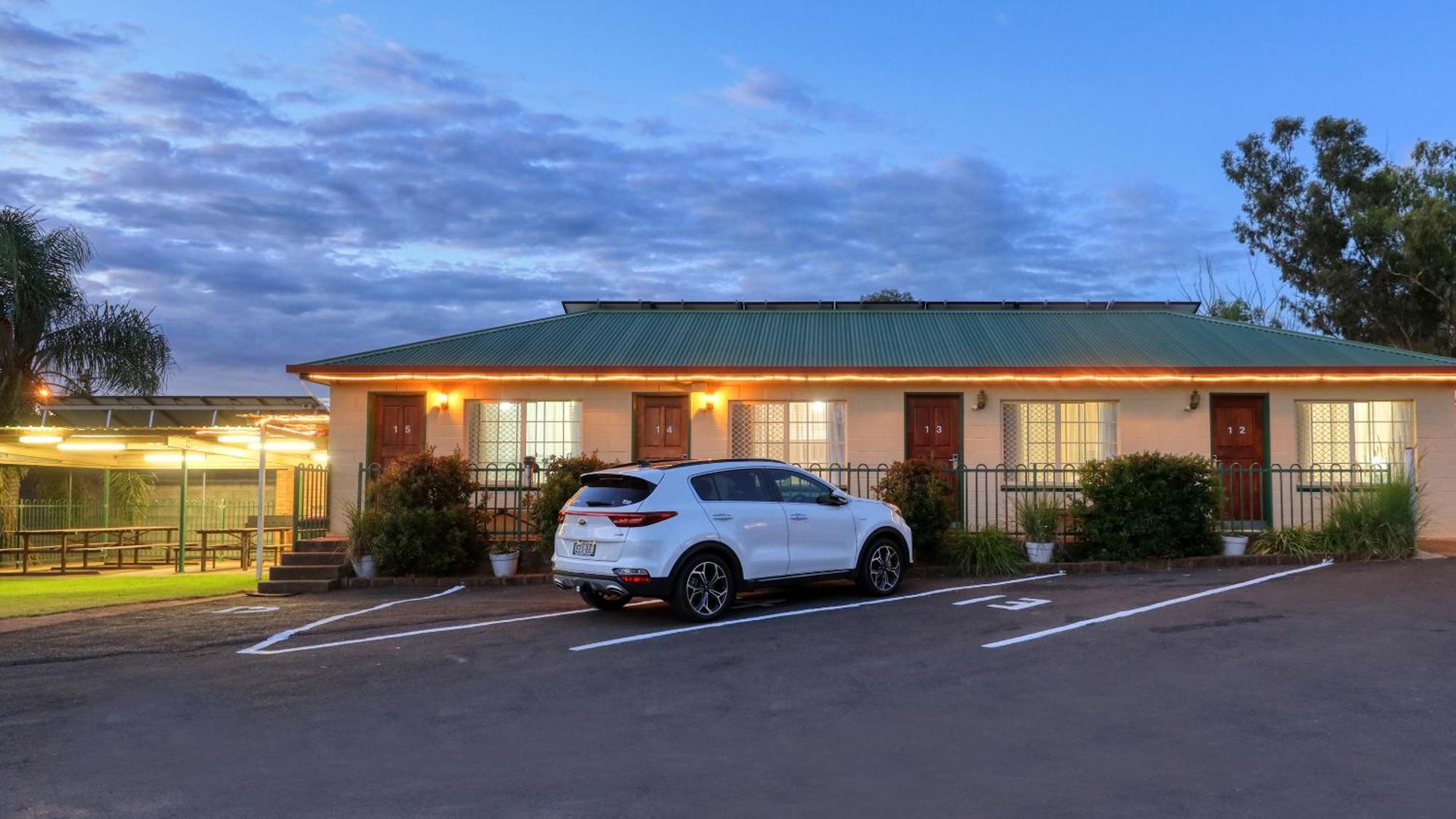 Golden Peak Motel Peakhill Peak Hill Extérieur photo